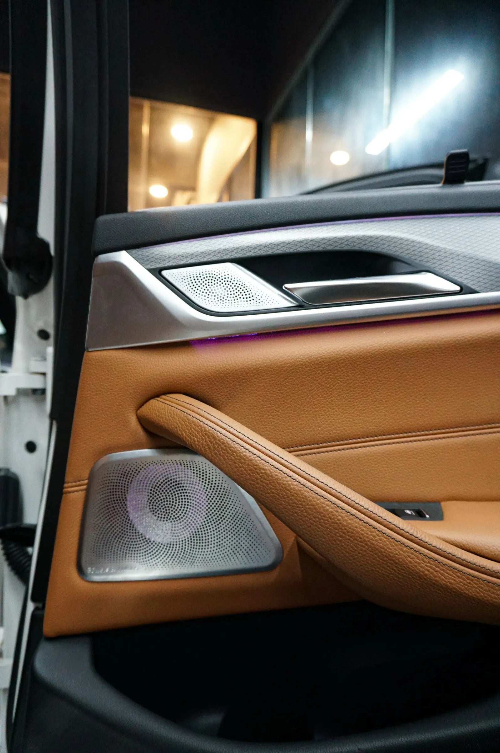 Bowers & Wilkins Speakers and Interior Ambient Lightning Upgrade Kit